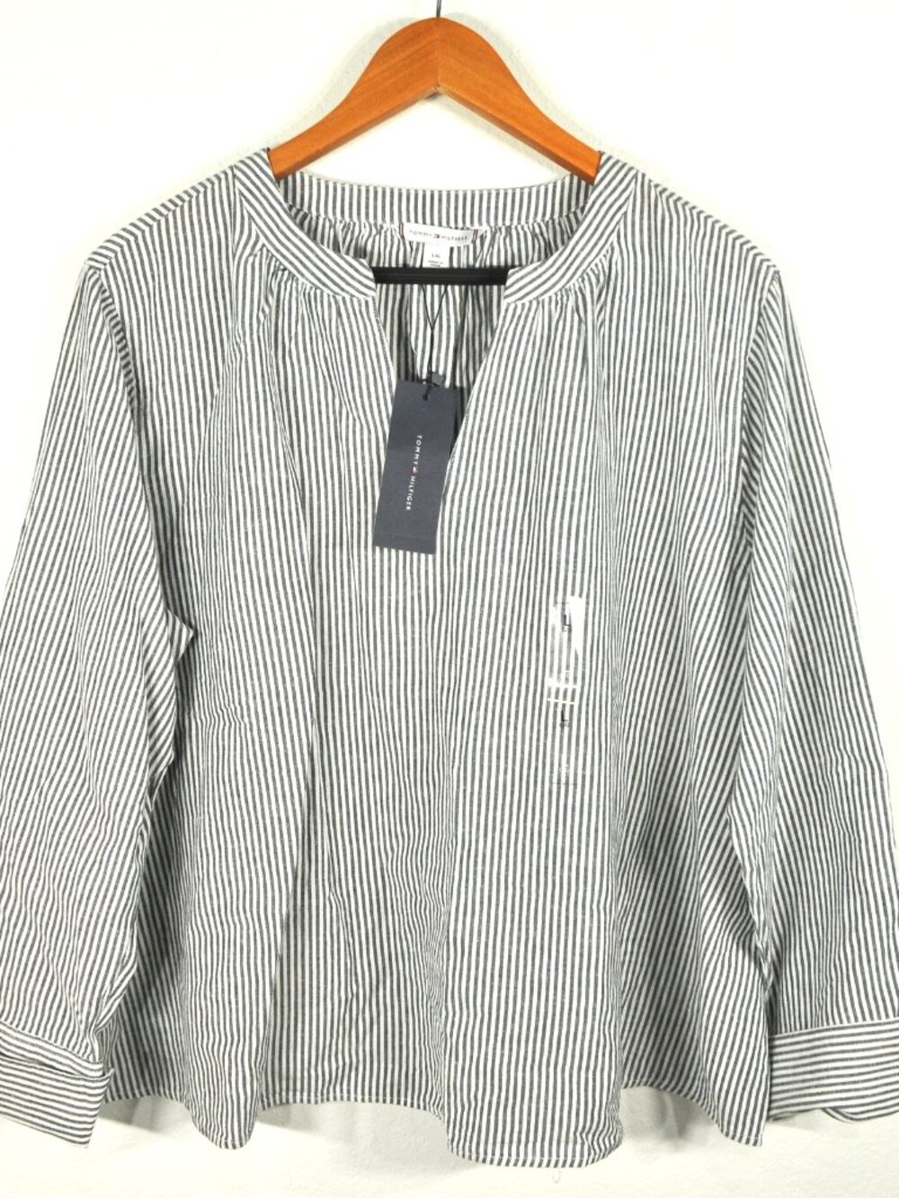 Tommy Hilfiger Women’s L Gray Pinstripe Shirt Collared V-Neck Long Sleeve NWT